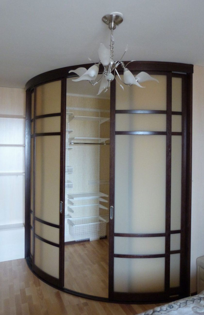 Радиусная полукруглая угловая гардеробная комната Витебск