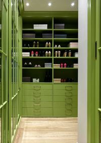 Г-образная гардеробная комната в зеленом цвете Витебск