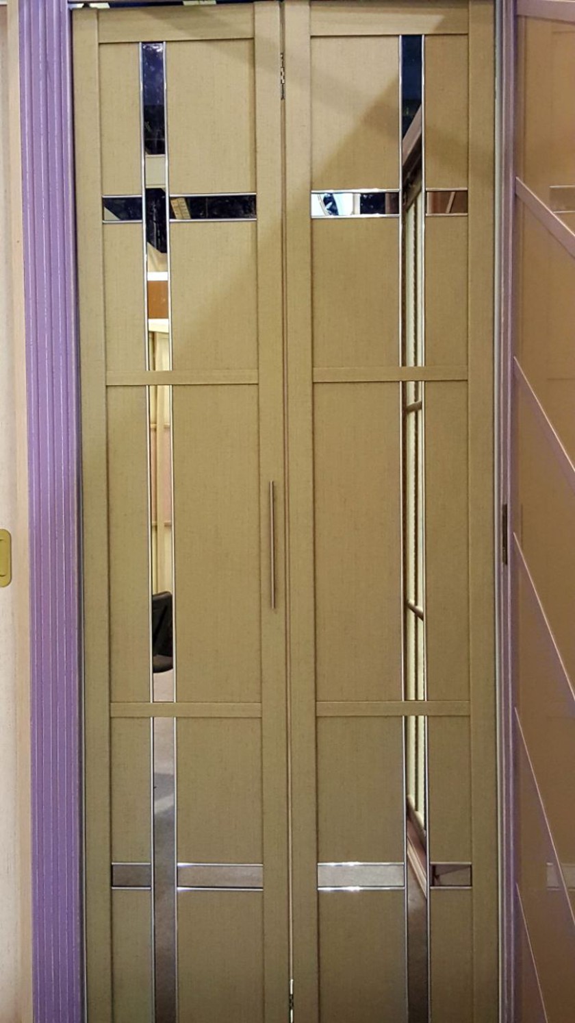 Двери гармошка шпонированные с зеркальным декором Витебск